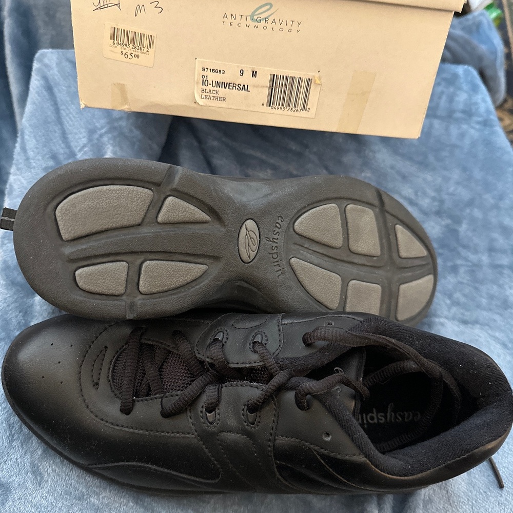 Women’s Easy Spirit shoes with Anti gravity technology.